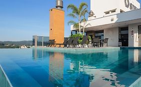 Ap completo a 900m da Vila Germânica com Piscina, Academia, Wi-Fi, Ar, Garagem e Tv no quarto